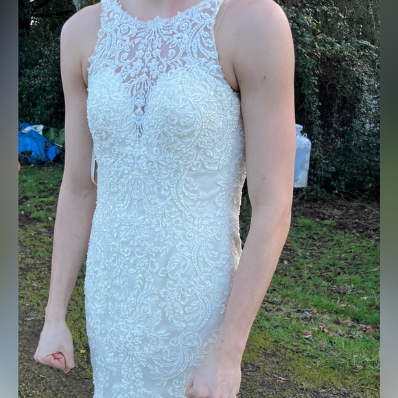 Essense of Australia Wedding Dress D2174 / Size 6 / itty bitty - Picture 3 of 10